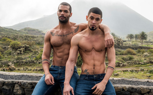 Lucas Fox pumps his big raw cock deep into Ibrahim's ass