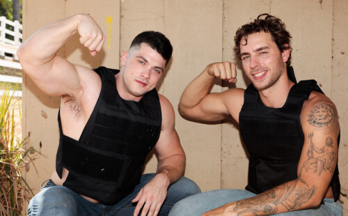 Carter Woods flip-fucks with muscle hunk Collin Simpson